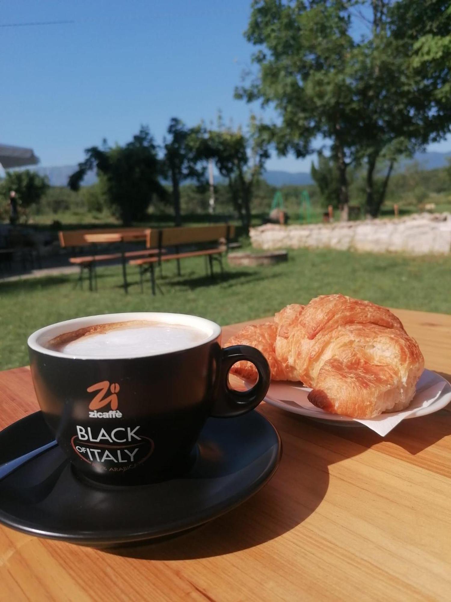 Bed&Breakfast La Ginestra Abbateggio ภายนอก รูปภาพ